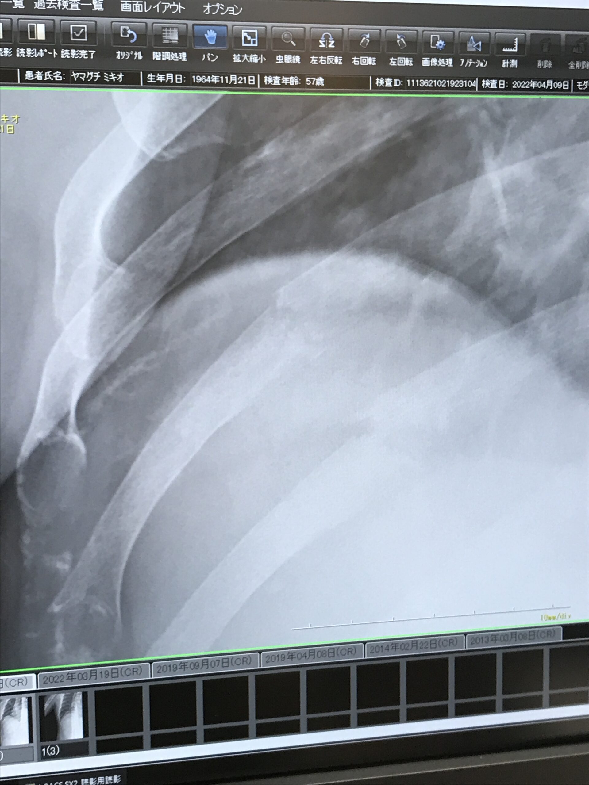 E2476563-9E70-44FB-B09D-73E16048FD19-1